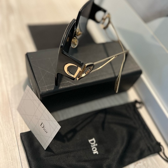 DIOR DIOR!!!NEW NEW AND 💯 ORIGINAL - Picture 6 of 7